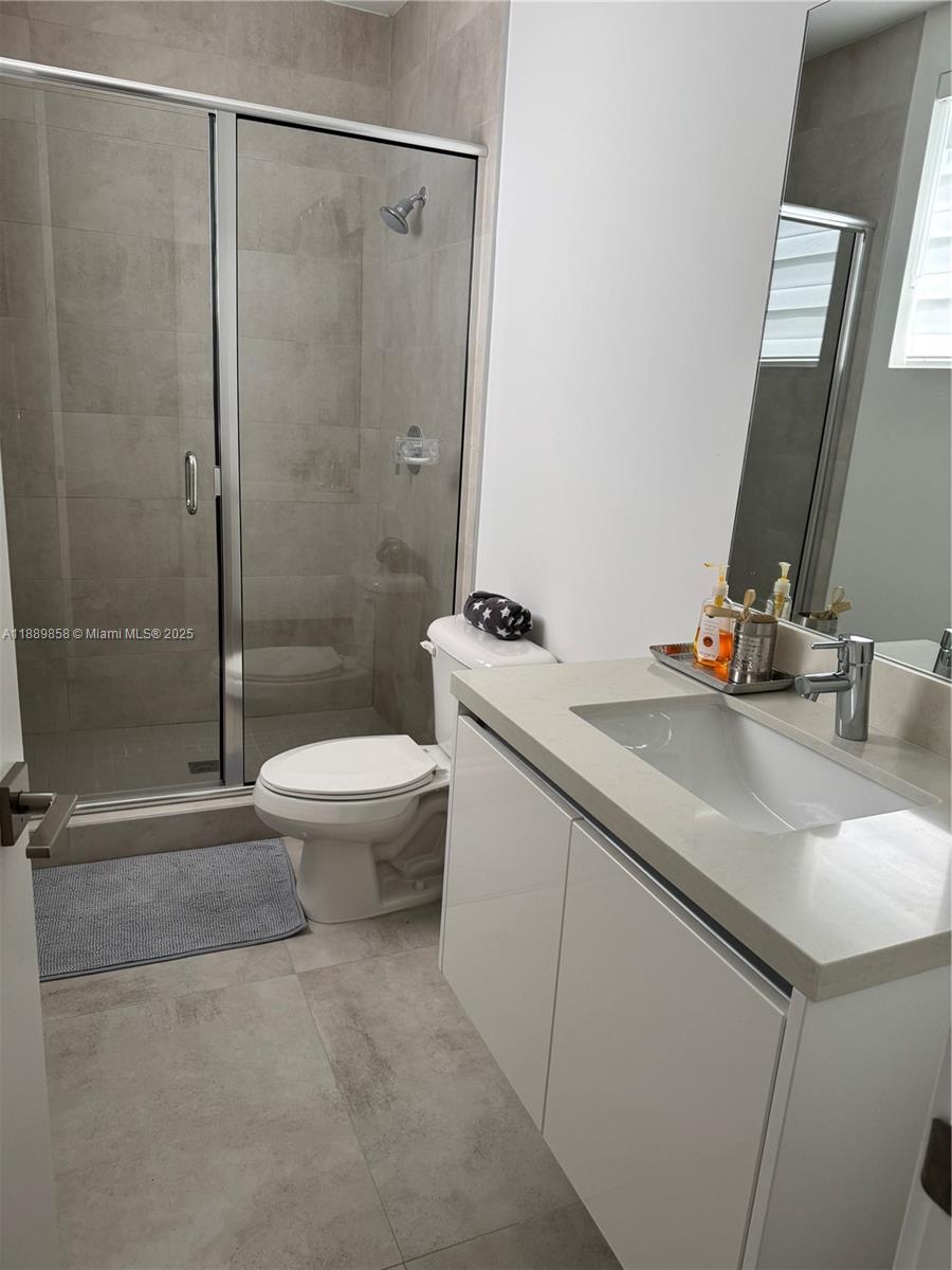 DORAL COMMONS RESIDENTIAL - Residential Lease