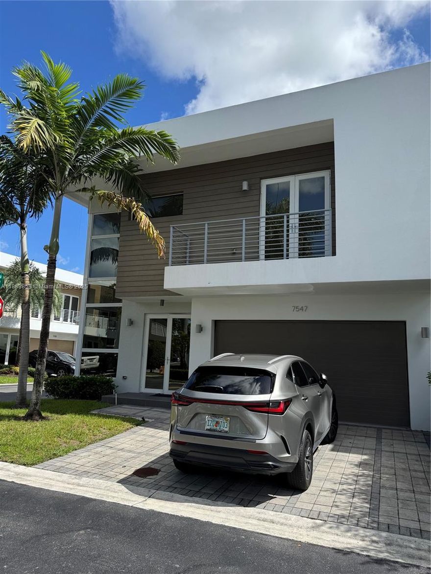 THIS BEAUTIFUL HOME LOCATED AT MODERN 45 IN THE SOUGHT AFTER AREA OF DORAL FEATURES 5 BEDROOMS AND 5 FULL BATHROOMS, OPEN AND BRIGHT, ONE BEDROOM ON FIRST FLOOR, 30X30 WHITE TILE FLOORS THROUGHOUT THE FIRST FLOOR AND WOOD ON THE SECOND FLOOR, BOSCH APPLIANCES, HIGH CEILINGS, IMPACT RESISTANT WINDOWS AND SLIDING DOORS, NICE PATIO AREA, MODERN 45 OFFERS STATE OF THE ART GYM, POOL AND CLUBHOUSE, 24 HOUR SECURITY, GATED COMMUNITY.