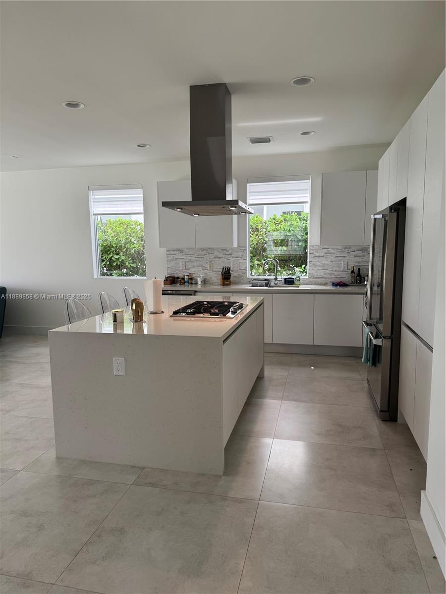 DORAL COMMONS RESIDENTIAL - Residential Lease