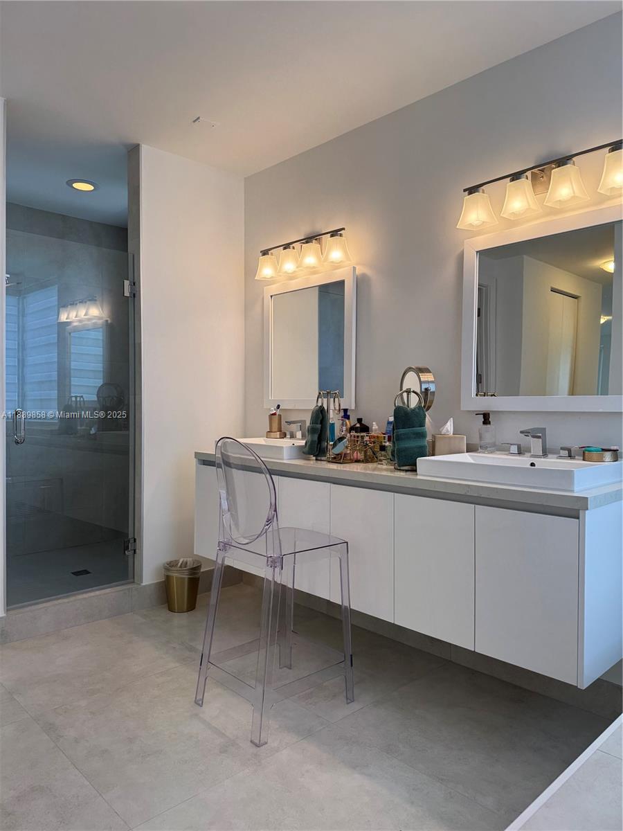 DORAL COMMONS RESIDENTIAL - Residential Lease