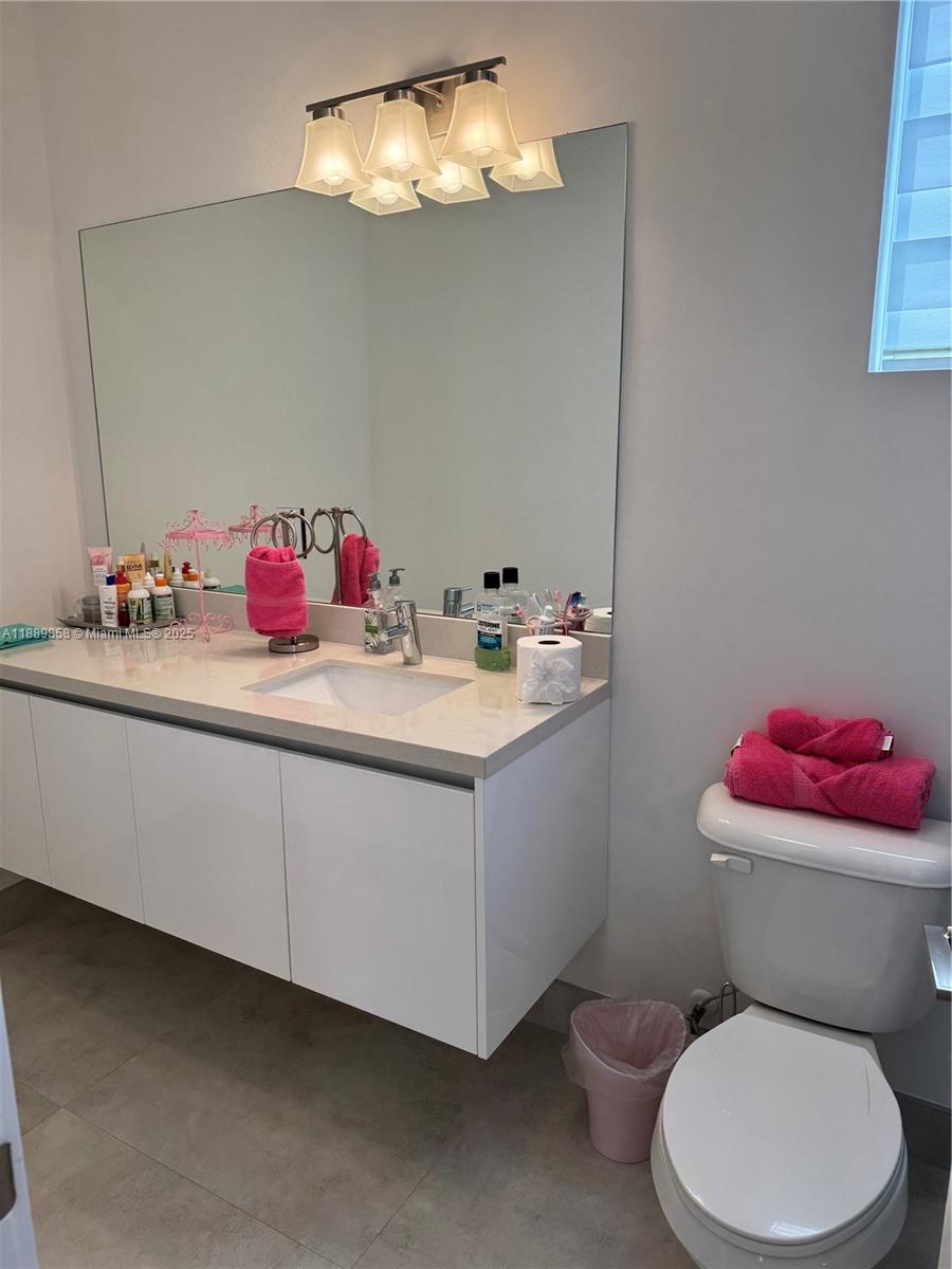 DORAL COMMONS RESIDENTIAL - Residential Lease