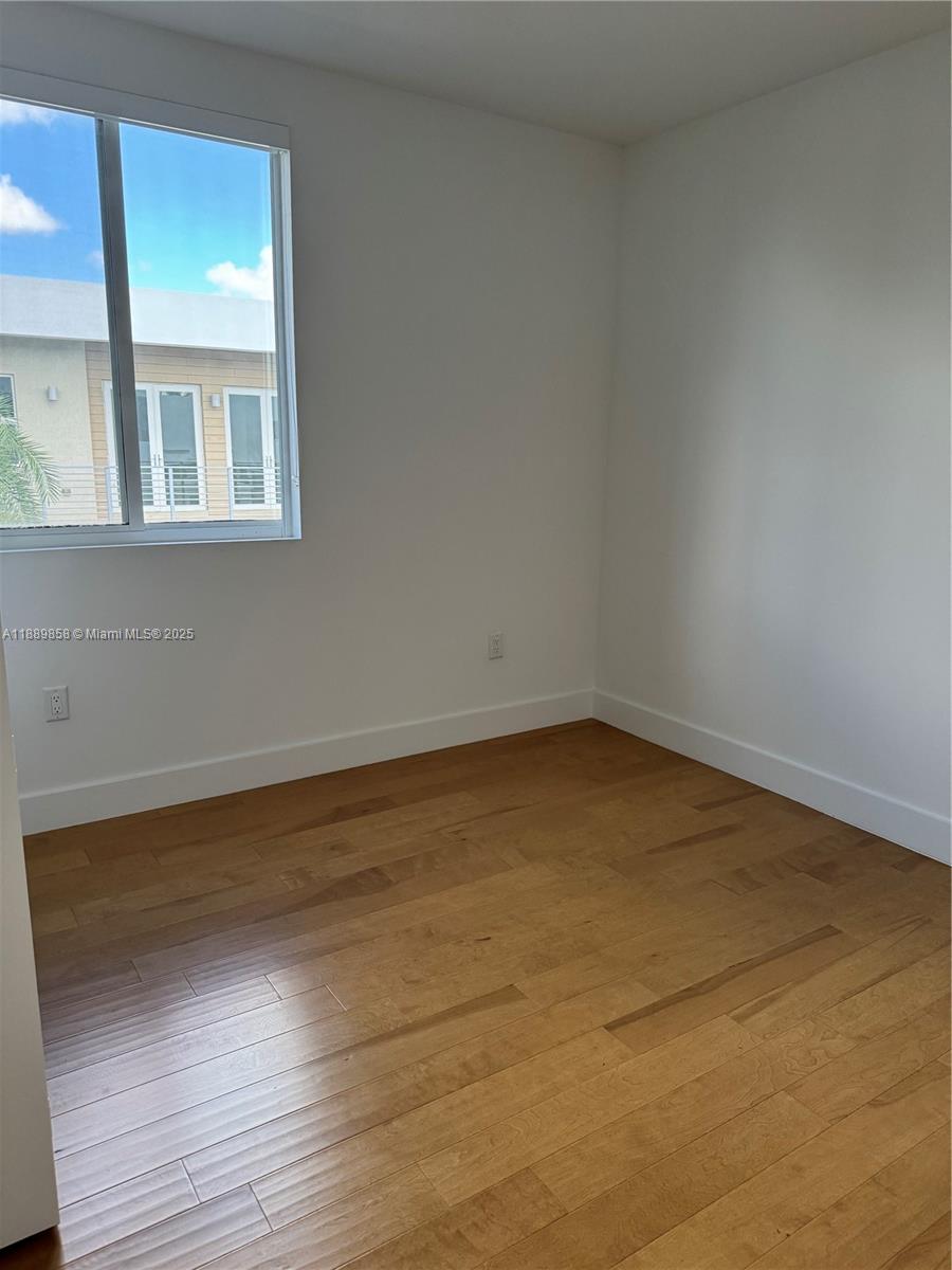 DORAL COMMONS RESIDENTIAL - Residential Lease