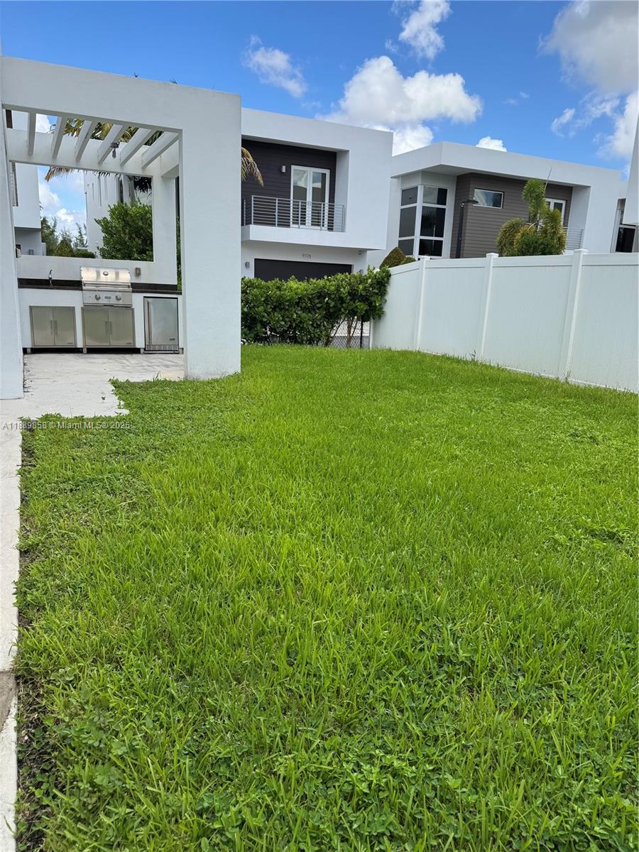 DORAL COMMONS RESIDENTIAL - Residential Lease
