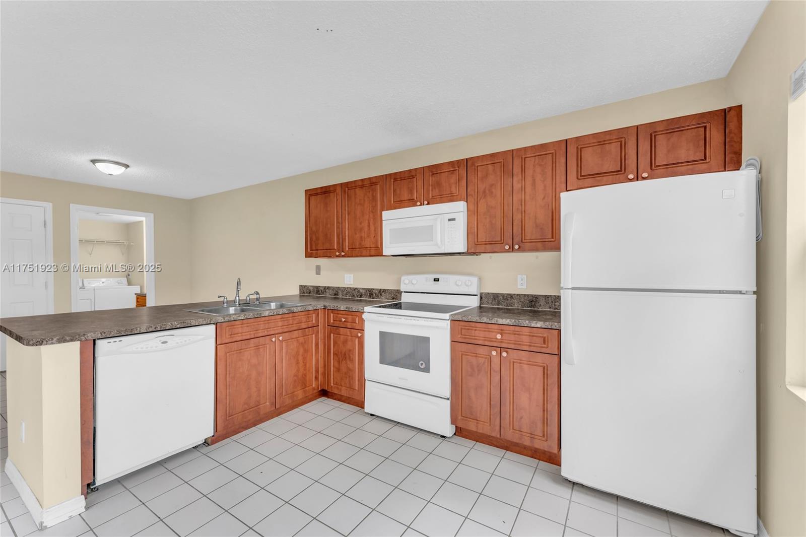 STAMFORD AT THE VILLAGES - Residential