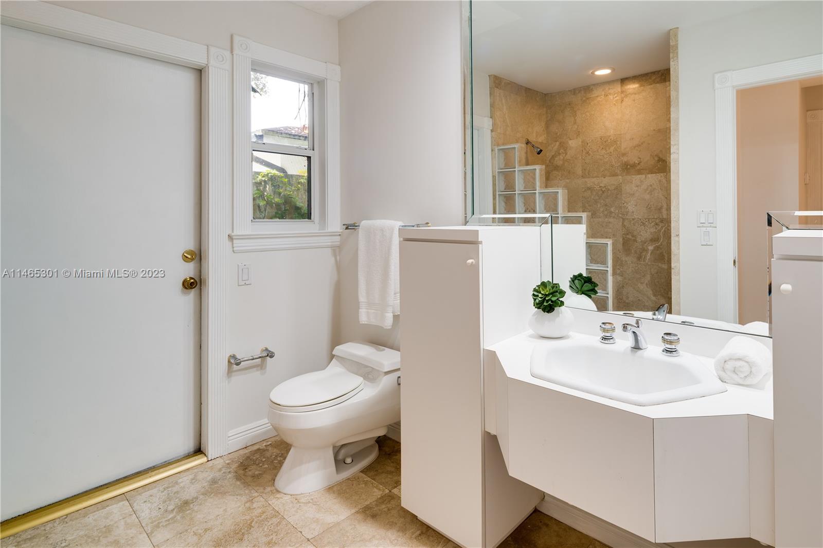 COCOPLUM MANOR - Residential