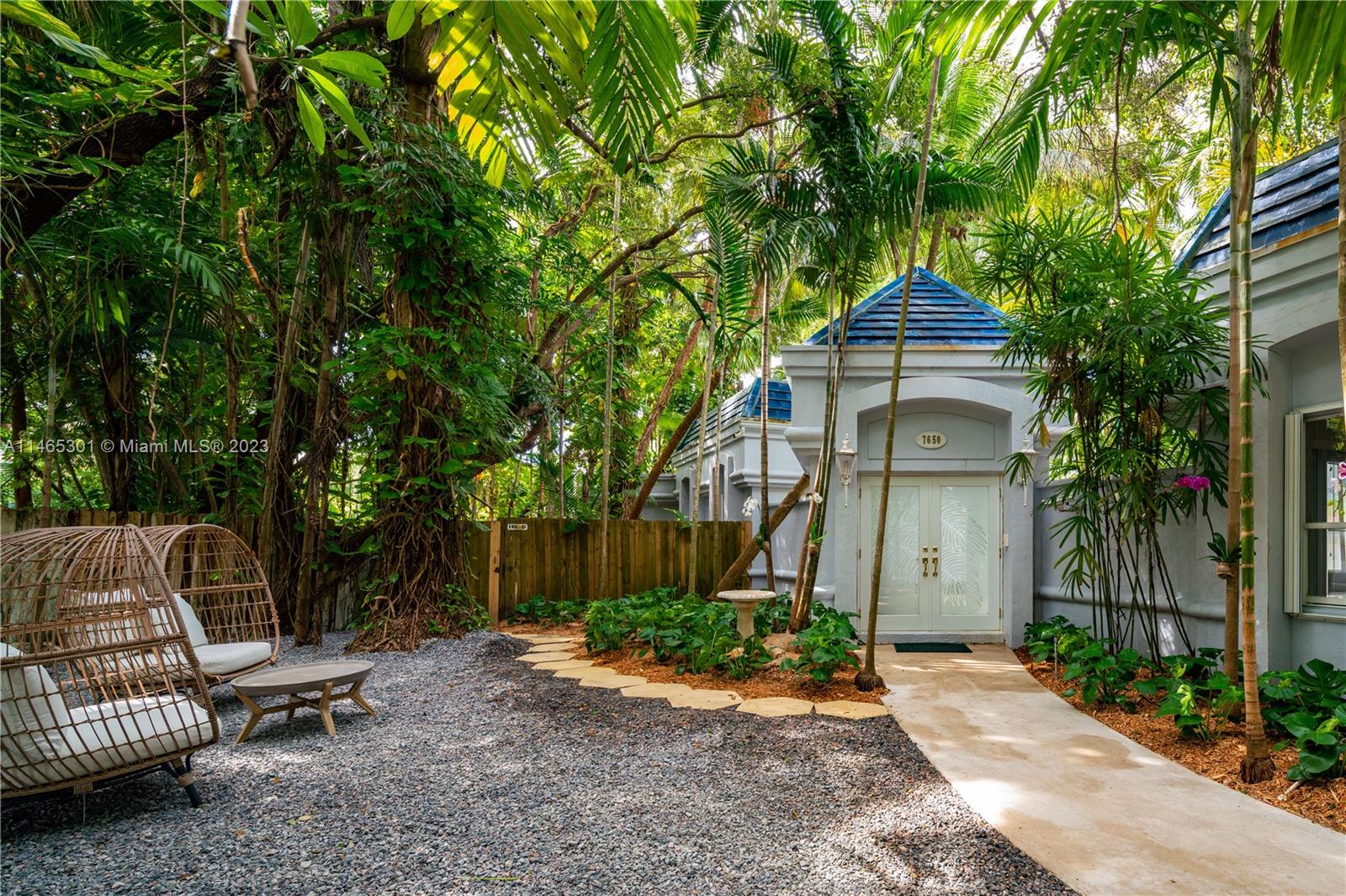 COCOPLUM MANOR - Residential