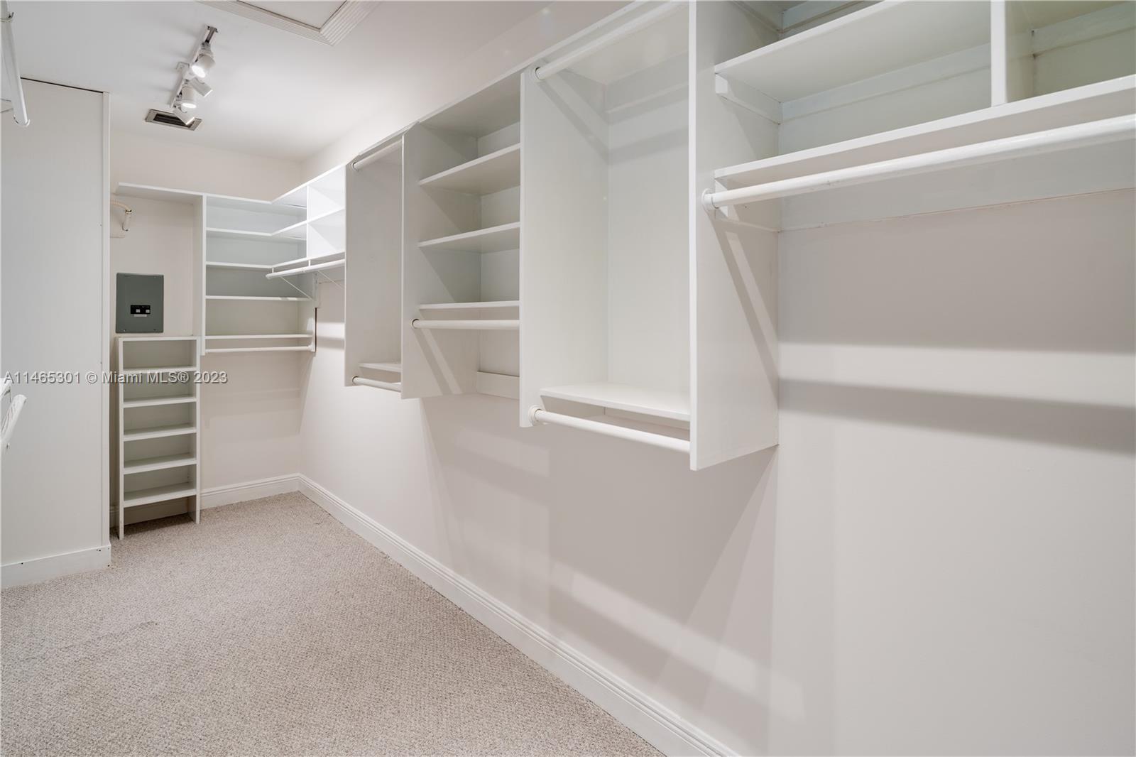 COCOPLUM MANOR - Residential