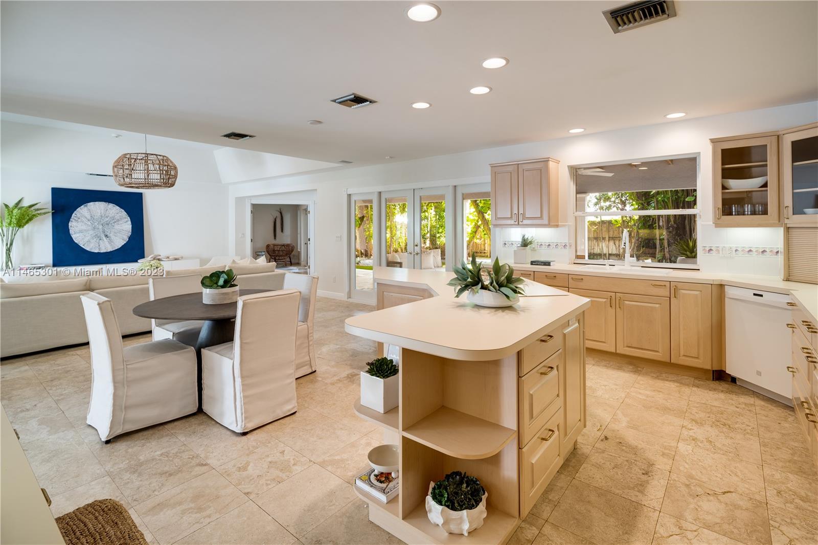 COCOPLUM MANOR - Residential