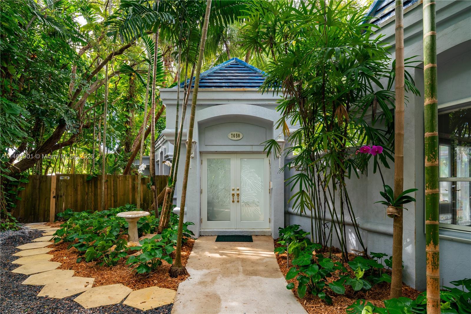 COCOPLUM MANOR - Residential