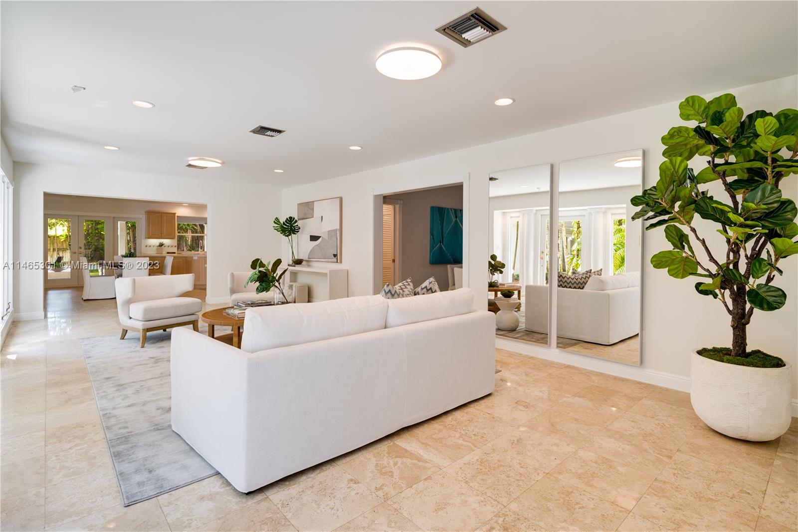 COCOPLUM MANOR - Residential