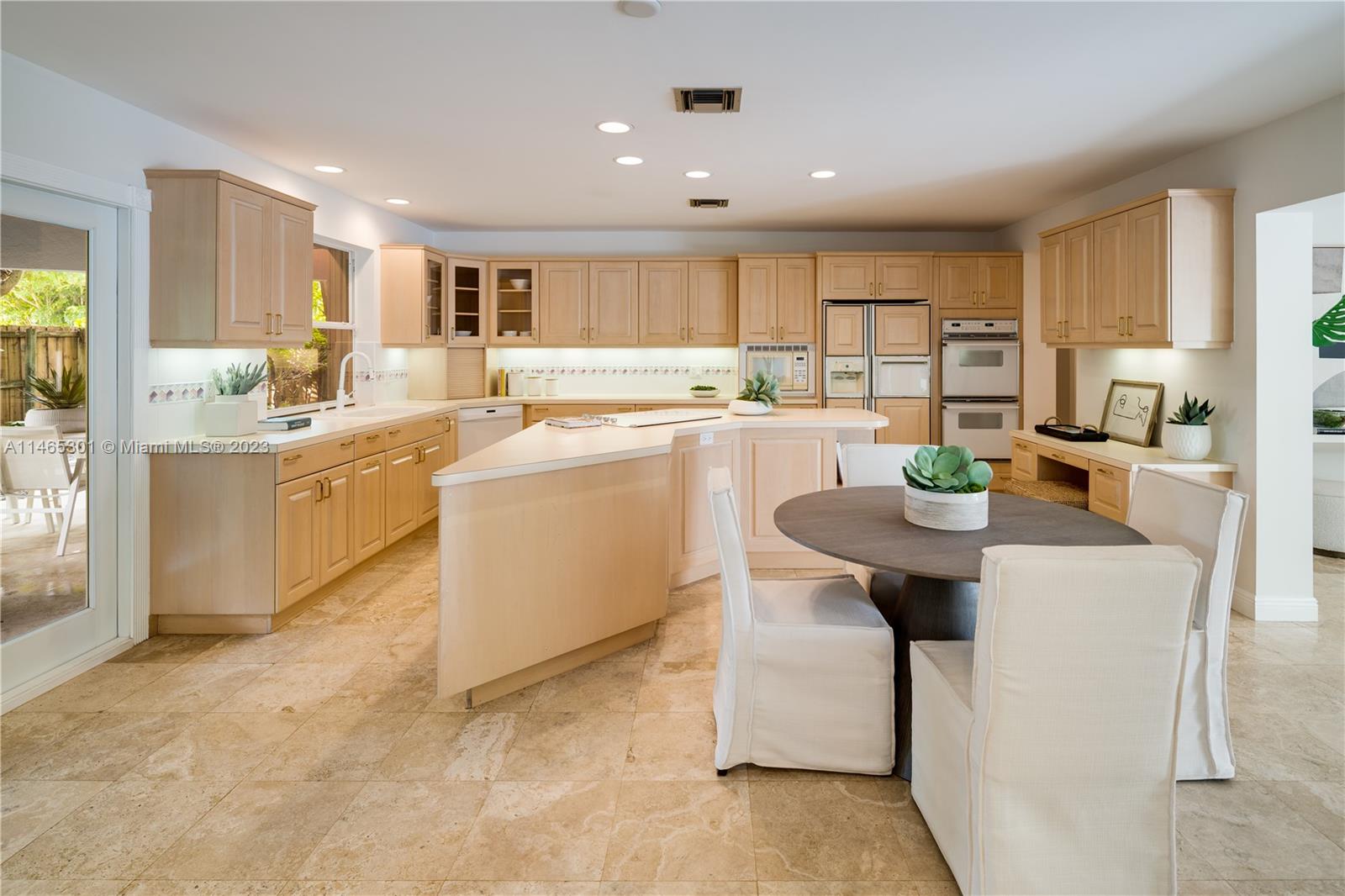 COCOPLUM MANOR - Residential