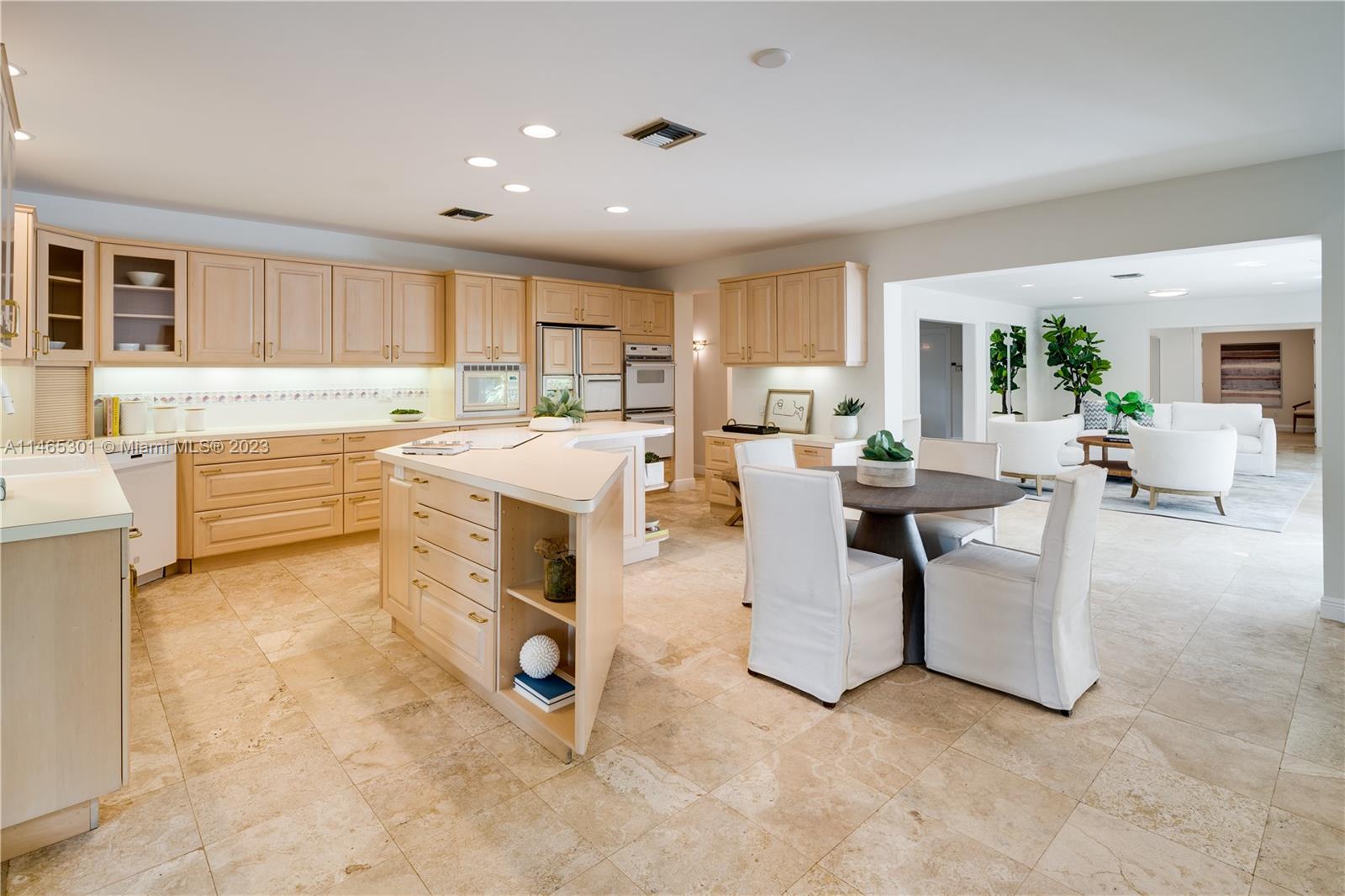 COCOPLUM MANOR - Residential