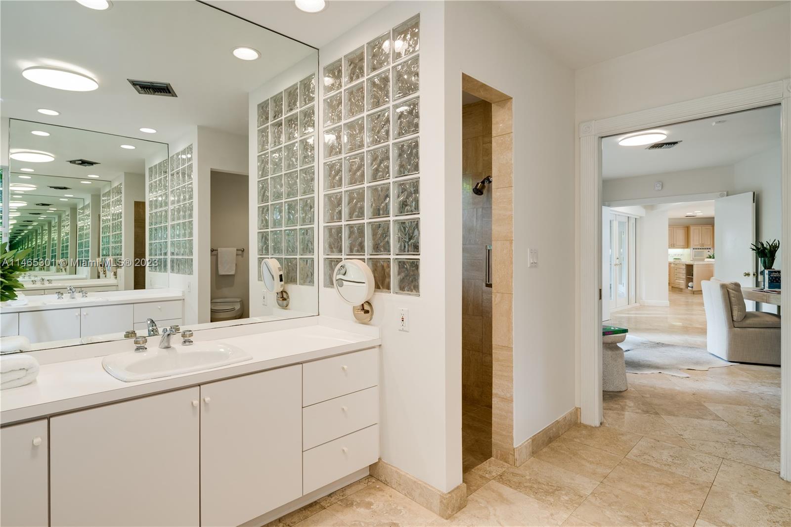 COCOPLUM MANOR - Residential