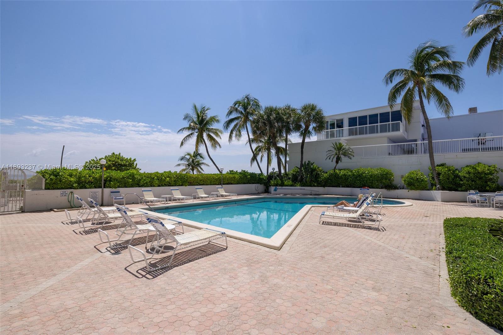 GALERIA CONDO - Residential Lease