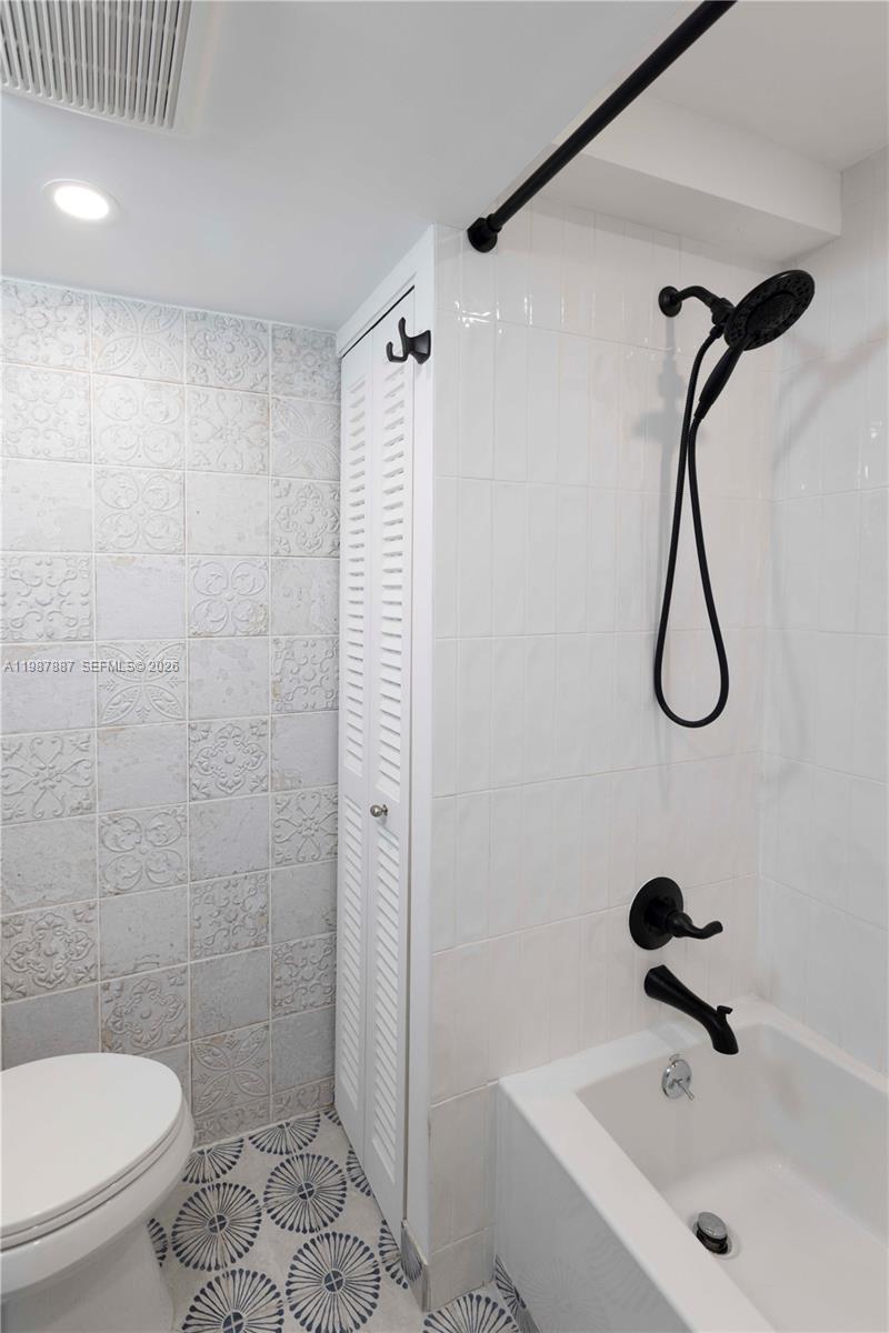 SAILBOAT CAY CONDO - Residential