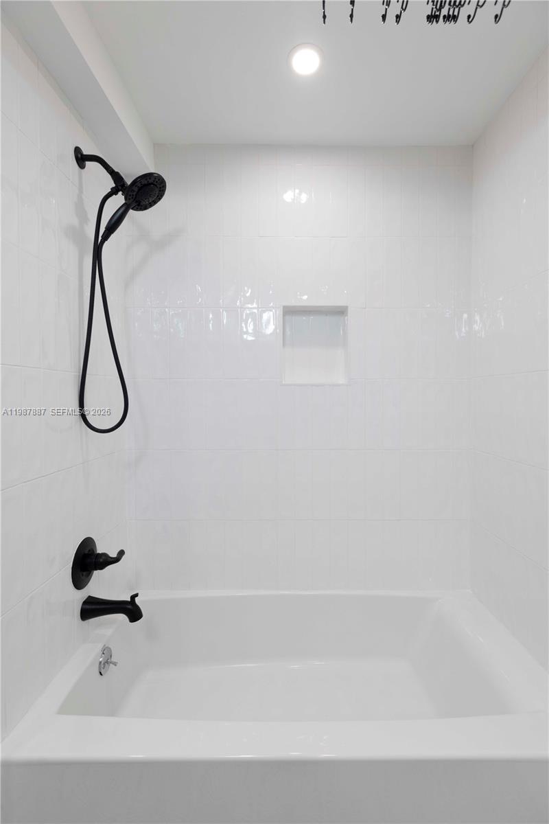 SAILBOAT CAY CONDO - Residential