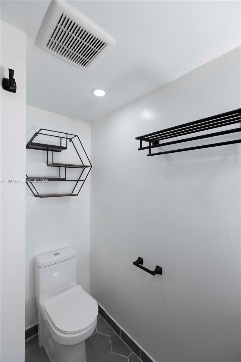 SAILBOAT CAY CONDO - Residential