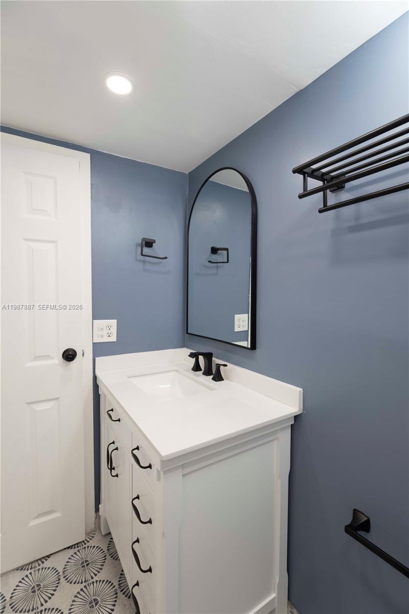 SAILBOAT CAY CONDO - Residential