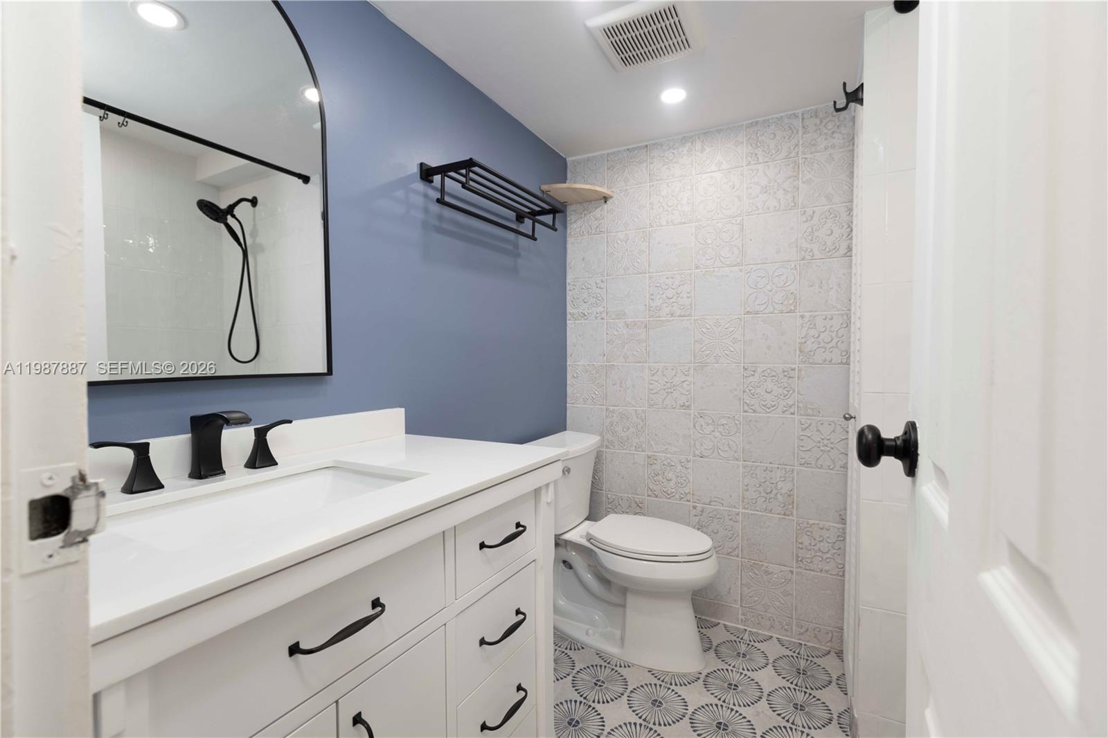 SAILBOAT CAY CONDO - Residential