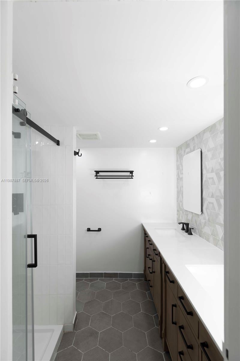 SAILBOAT CAY CONDO - Residential