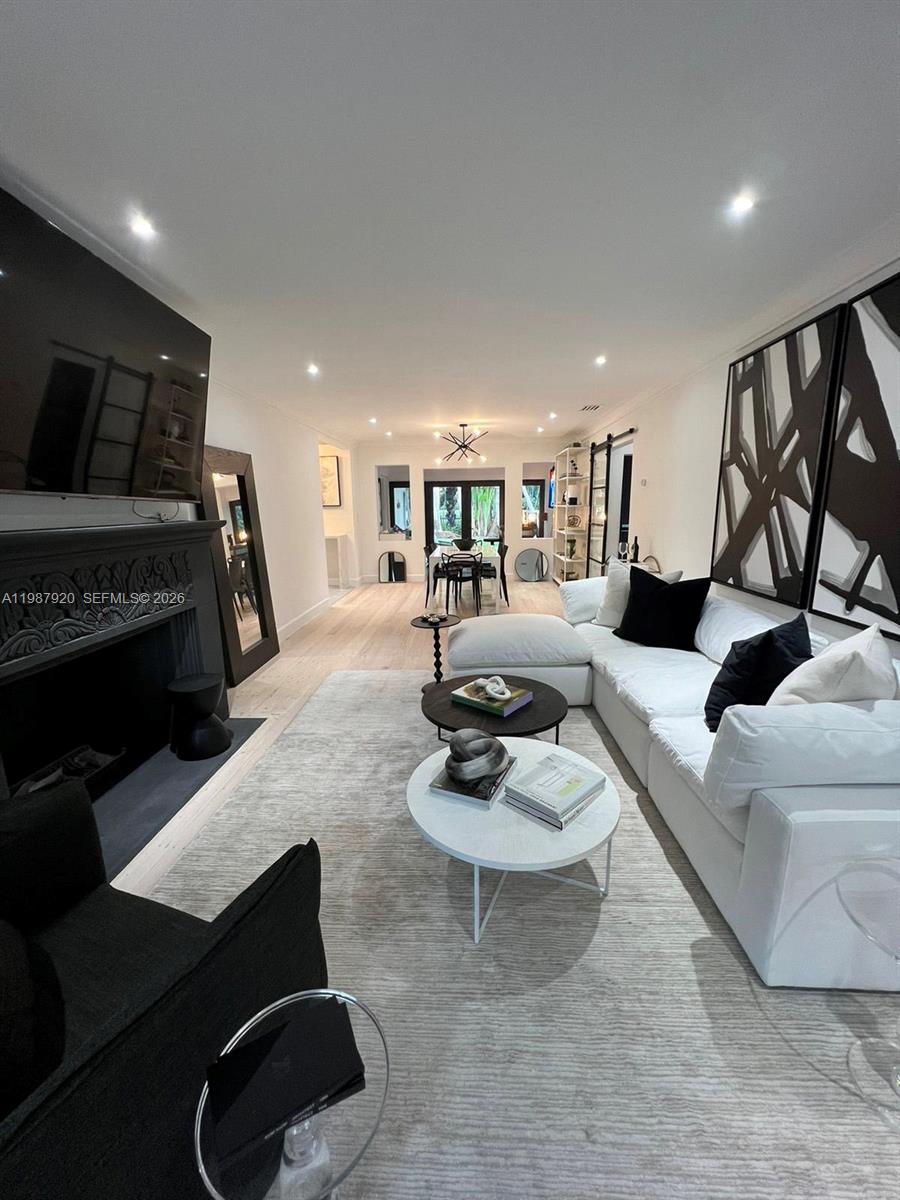 LAKE VIEW SUB - Residential Lease