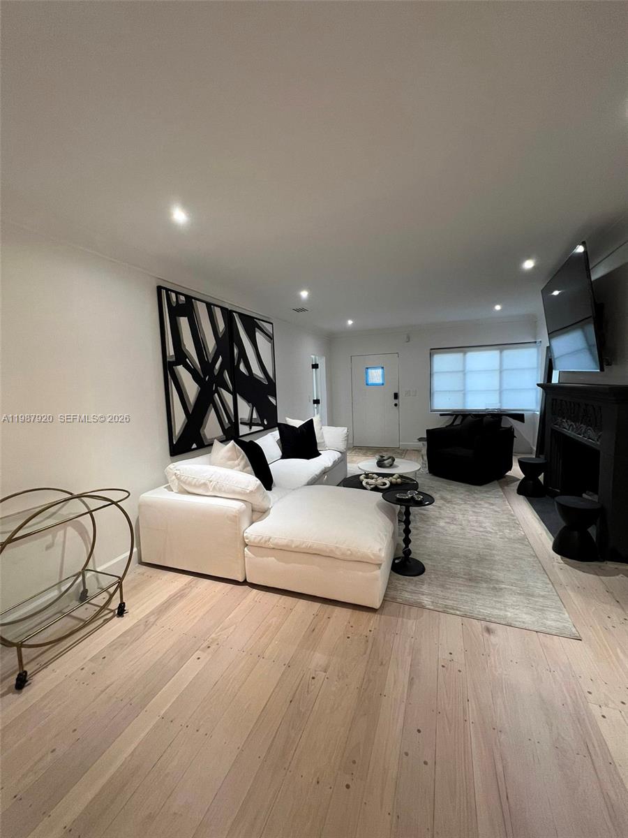 LAKE VIEW SUB - Residential Lease