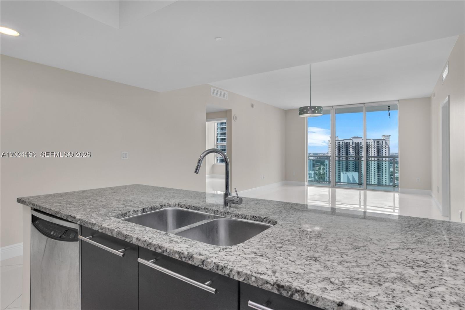 THE PLAZA 901 BRICKELL CO - Residential Lease