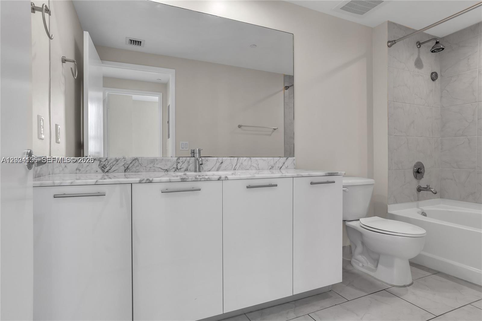 THE PLAZA 901 BRICKELL CO - Residential Lease