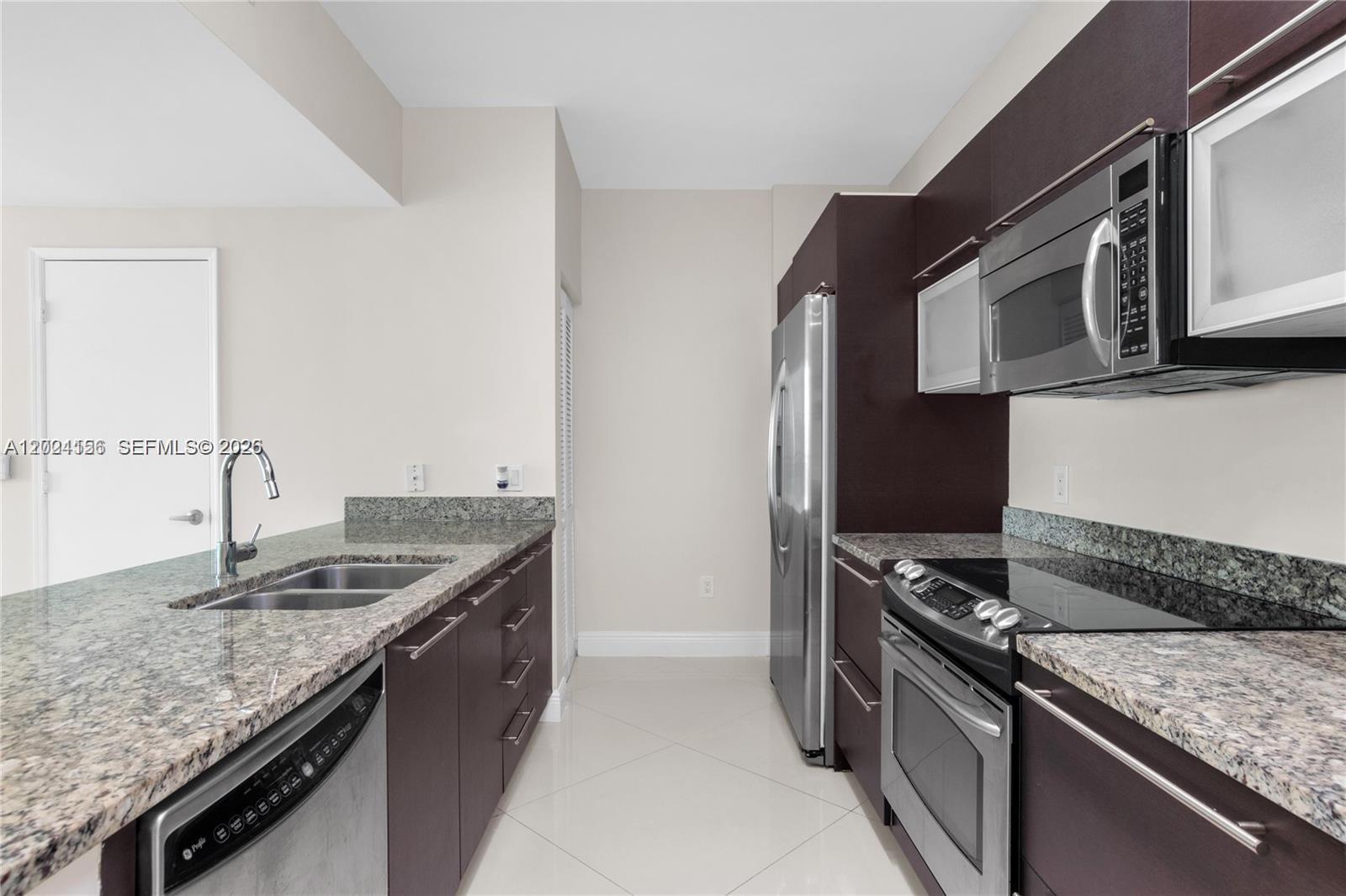 THE PLAZA 901 BRICKELL CO - Residential Lease