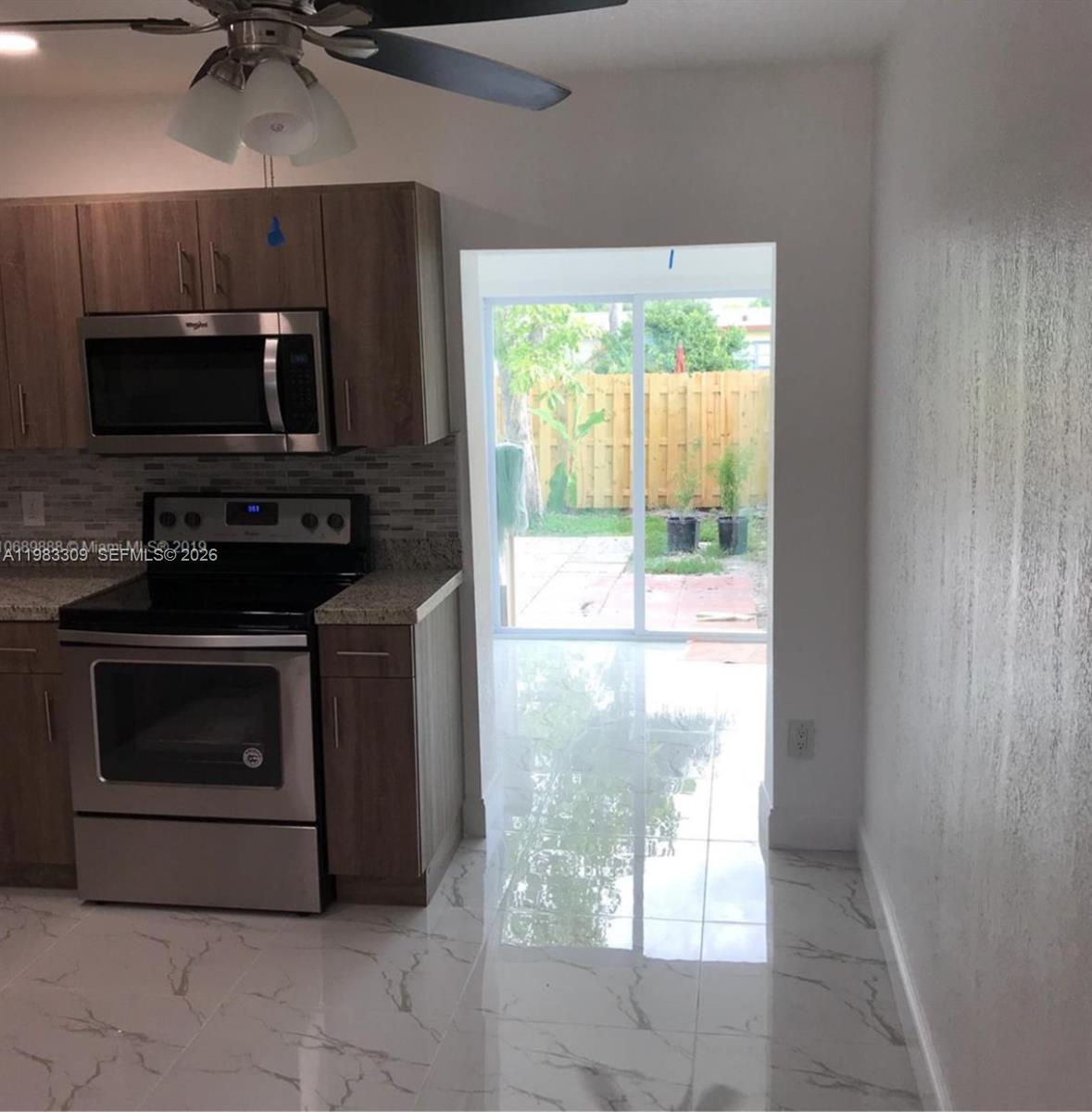 BROADVIEW COUNTRY CLUB - Residential Lease