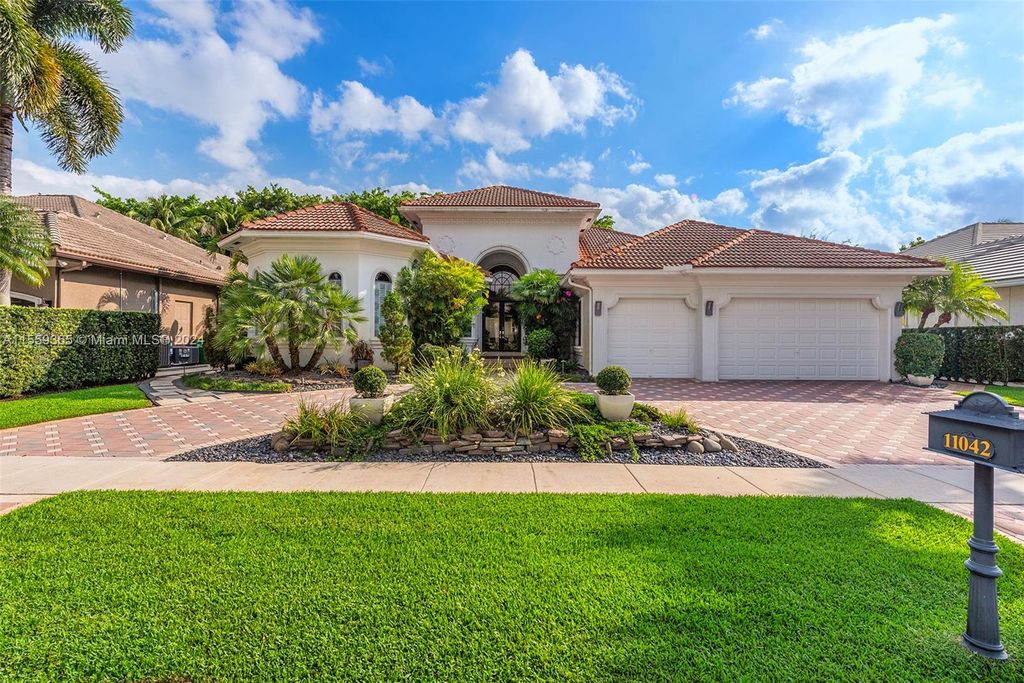 Photo of 11042 Blue Palm St, Plantation, FL 33324 (MLS # A11559365)