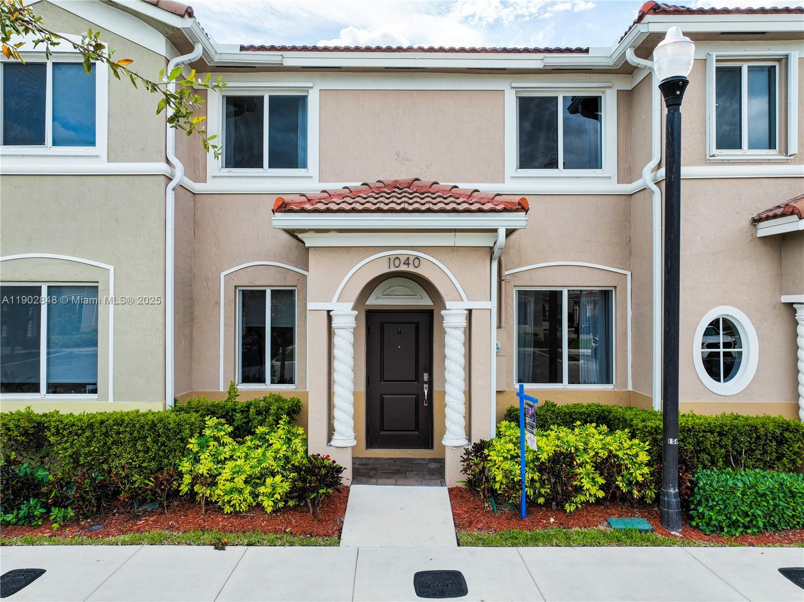 TOWNS AT SEASCAPE - Residential