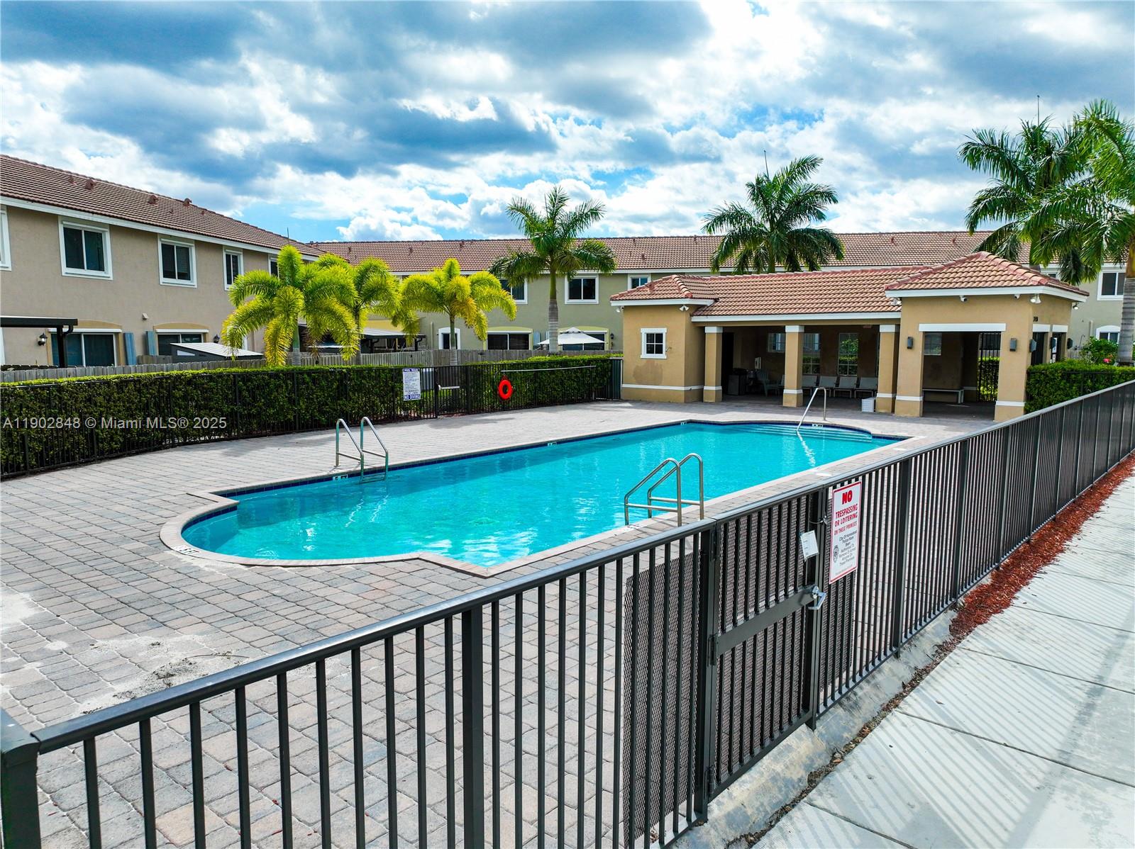 TOWNS AT SEASCAPE - Residential