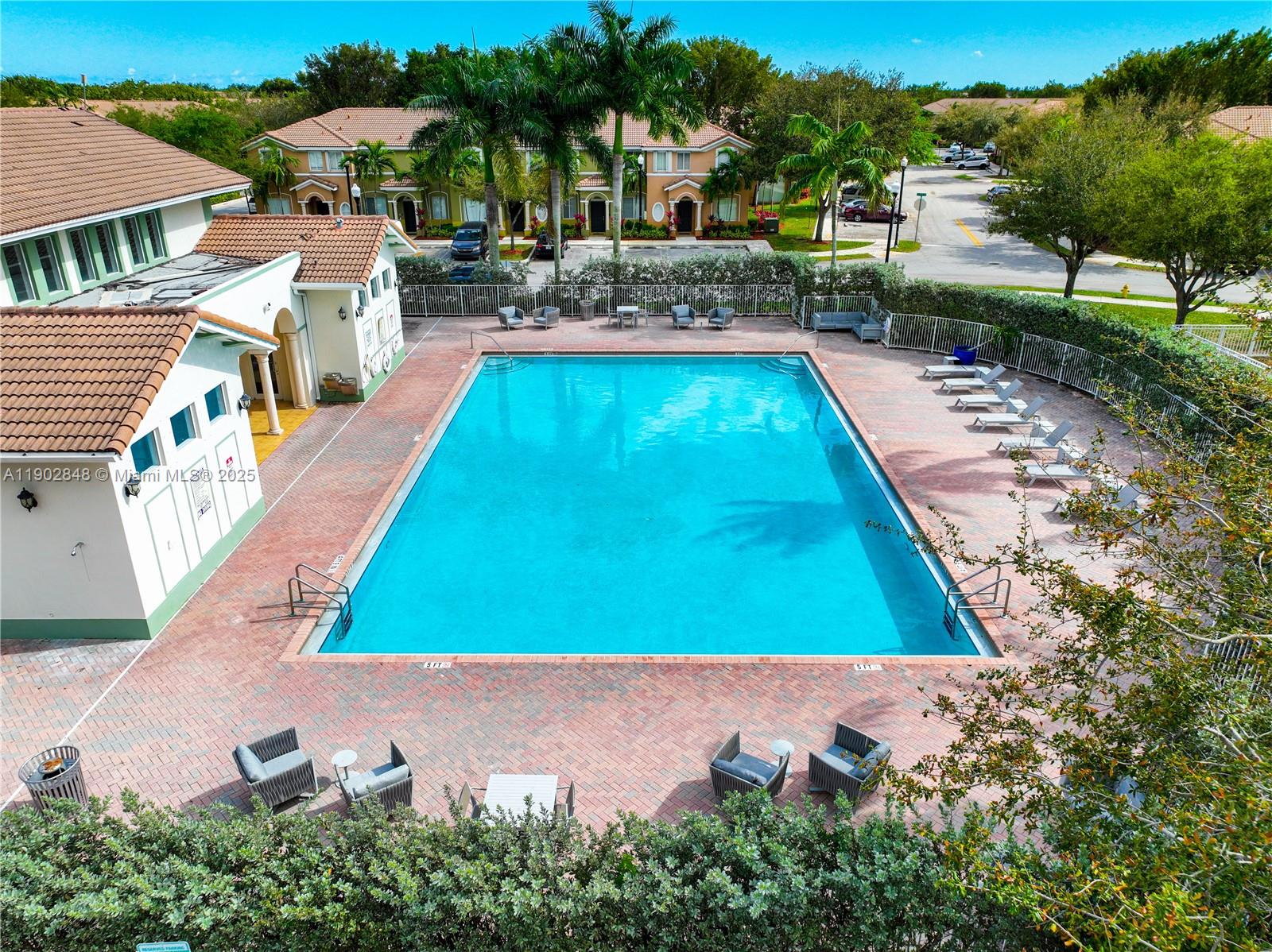 TOWNS AT SEASCAPE - Residential