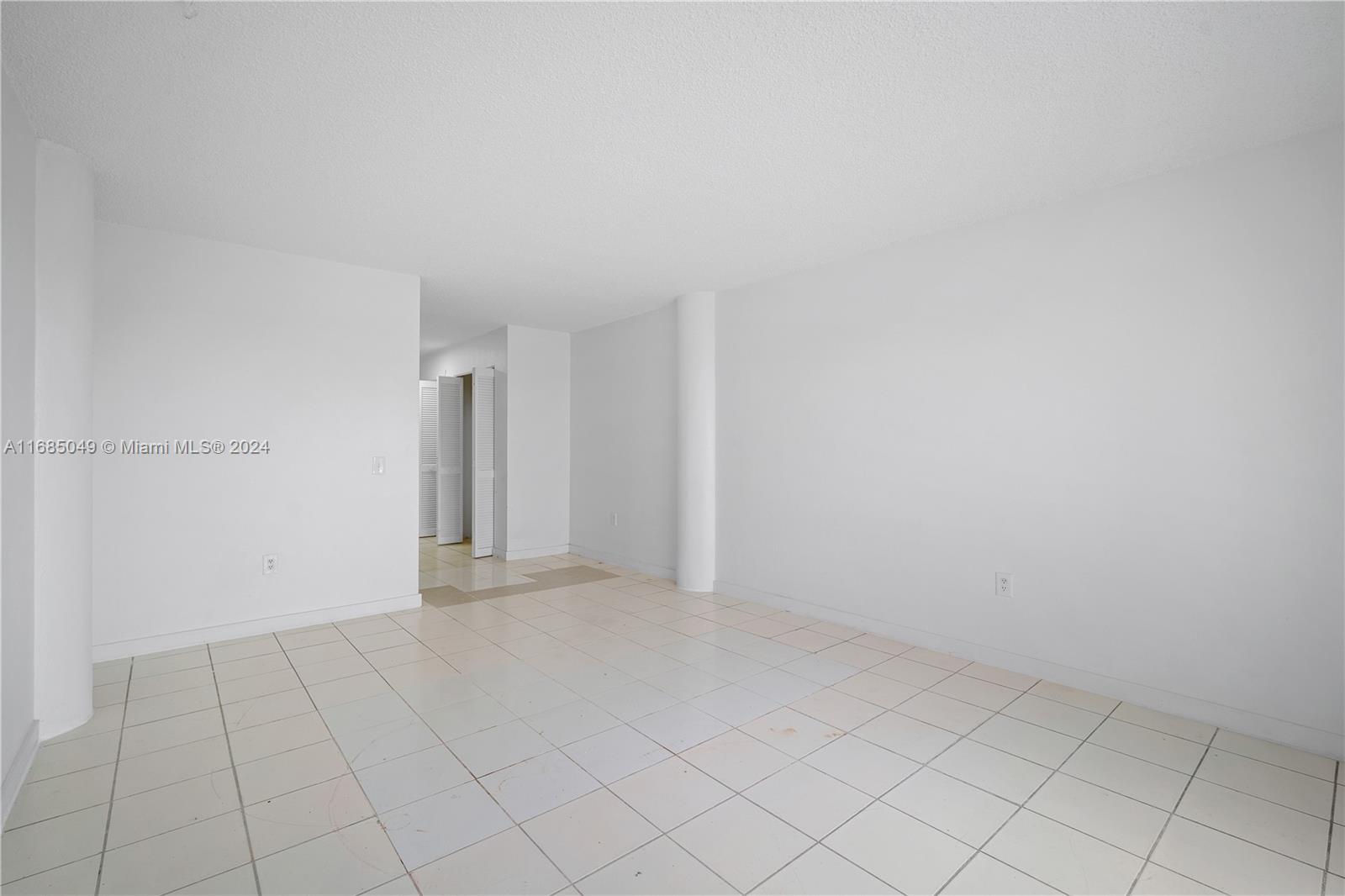 BAYSHORE YACHT & TENNIS C - Residential
