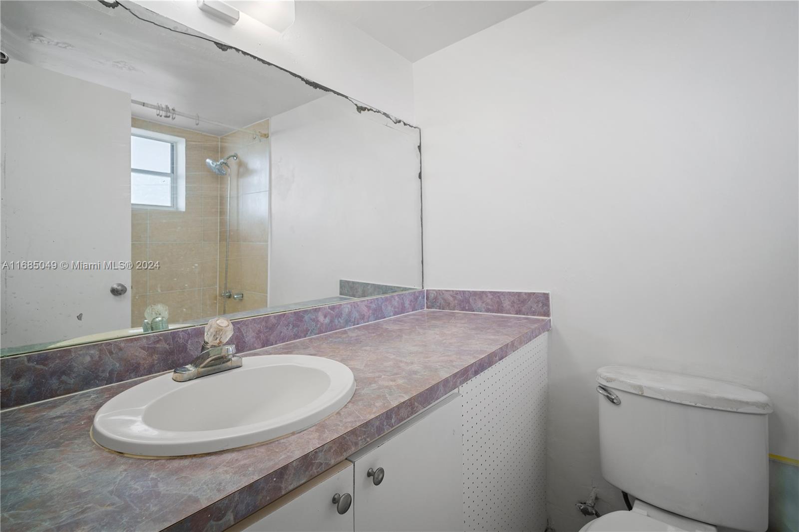 BAYSHORE YACHT & TENNIS C - Residential