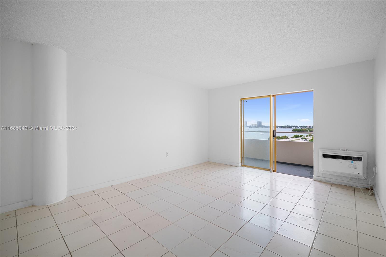 BAYSHORE YACHT & TENNIS C - Residential