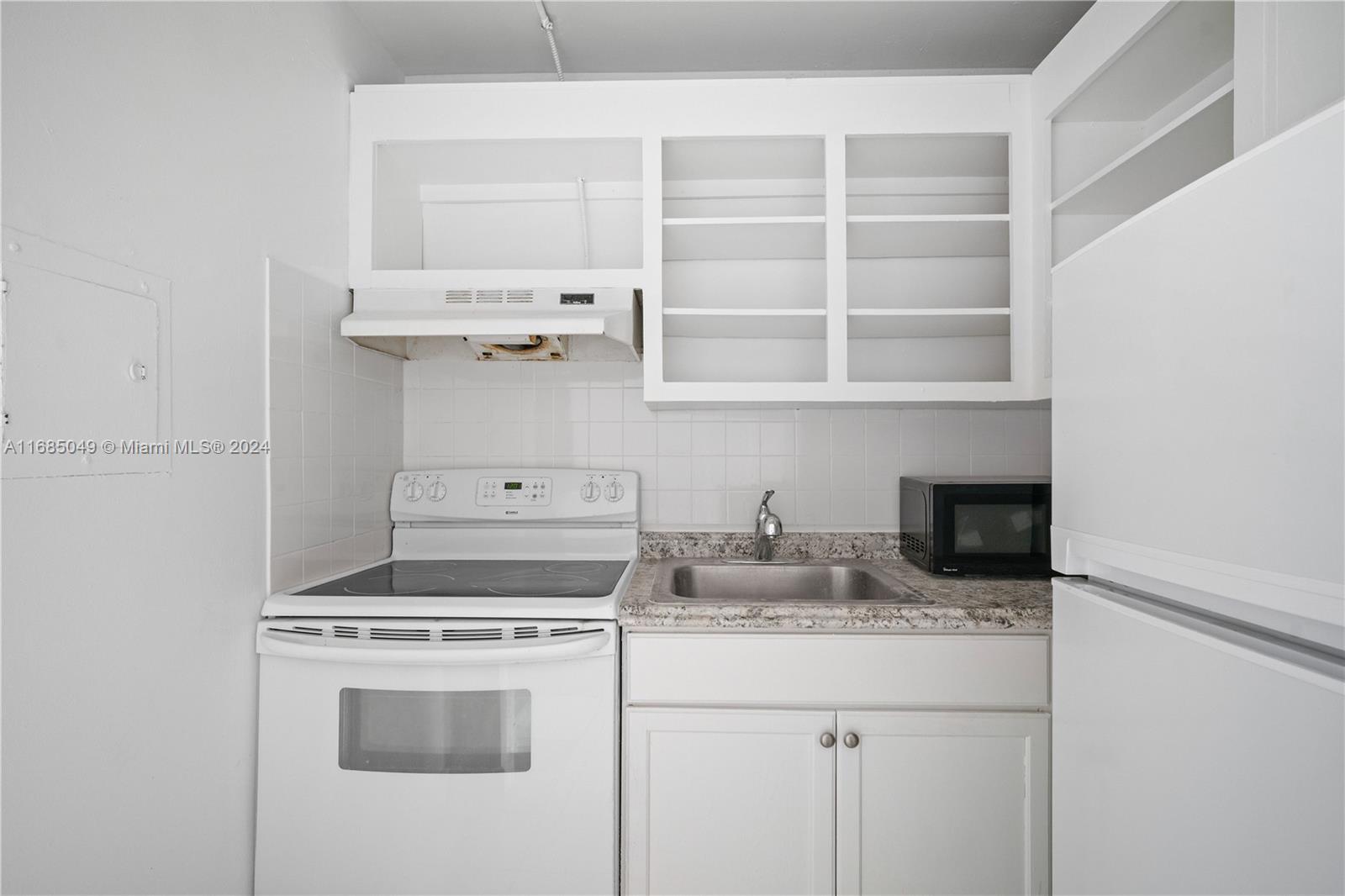 BAYSHORE YACHT & TENNIS C - Residential