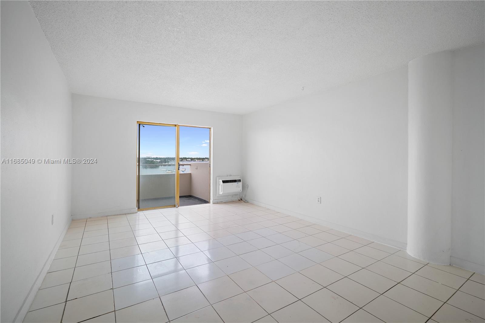BAYSHORE YACHT & TENNIS C - Residential