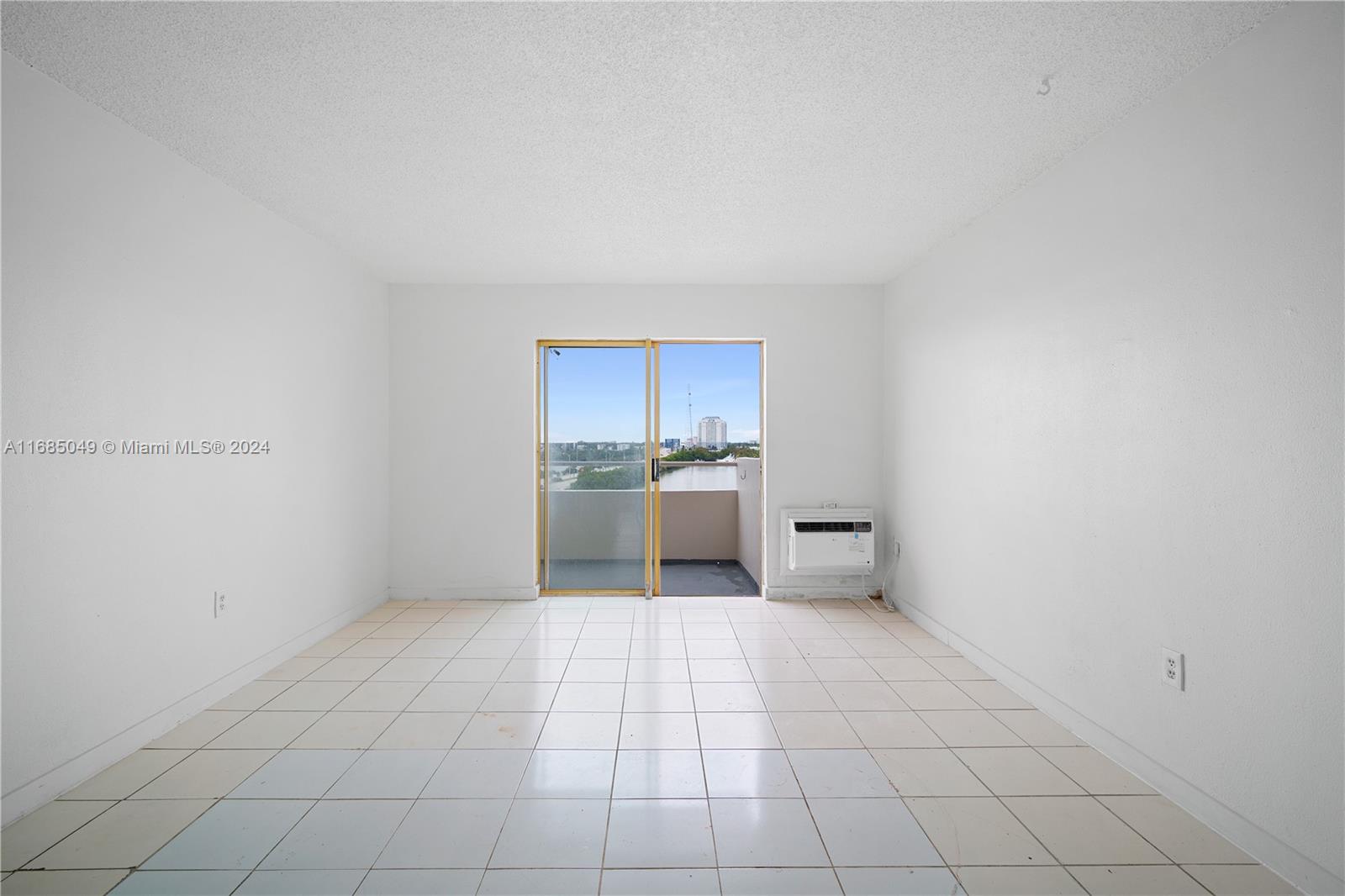 BAYSHORE YACHT & TENNIS C - Residential