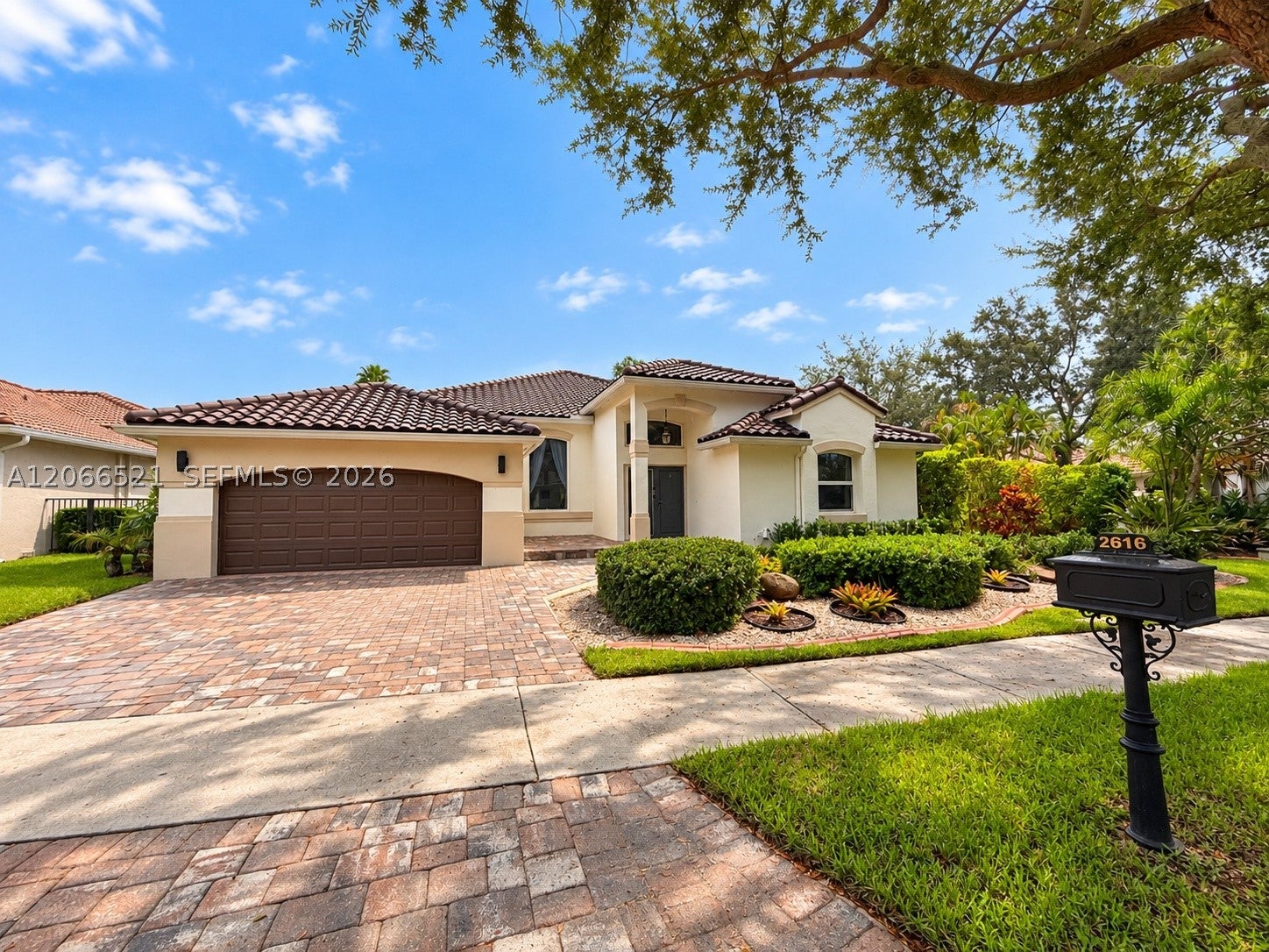 2616 Oakbrook Ct, Weston, FL, 33332/$1,550,000 2 2616 Oakbrook Ct