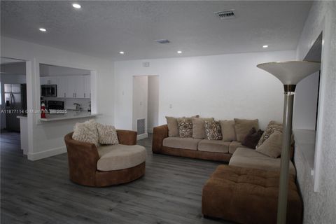 181 NE 121st St North Miami FL 33161