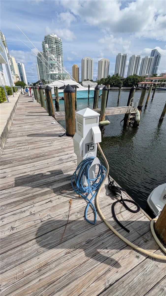 400 SUNNY ISLES MARINA CON - Land