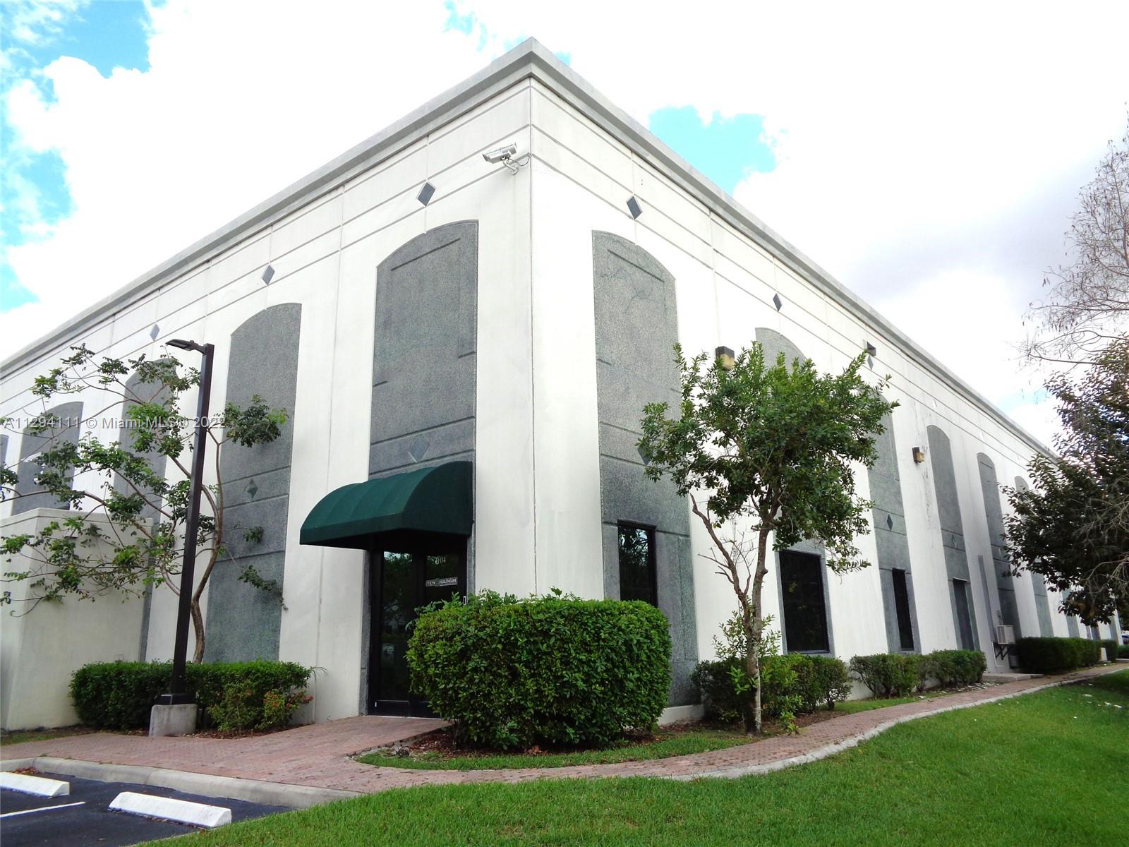 For lease beautiful New York Loft Style, office space located at the Sawgrass Corporate Park. High Ceilings, 3 Offices, Conference Room, & IT Room. Back Up Generator Connection In Place, Open Space for Manufacturing Offices. Breakroom, 2 Bathrooms & 10 Parking Spots. Semi Gross Lease - Includes Electric, Water, and Meter Utilities.