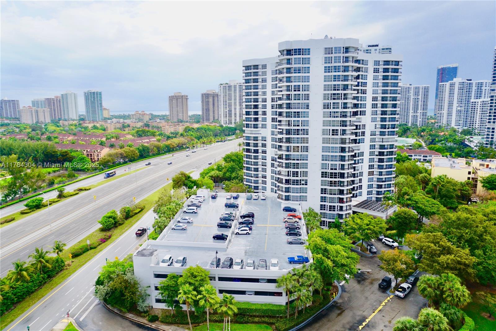 Property for Sale at 3400 Ne 192nd St 606, Aventura, Miami-Dade County, Florida - Bedrooms: 2 
Bathrooms: 2  - $389,000