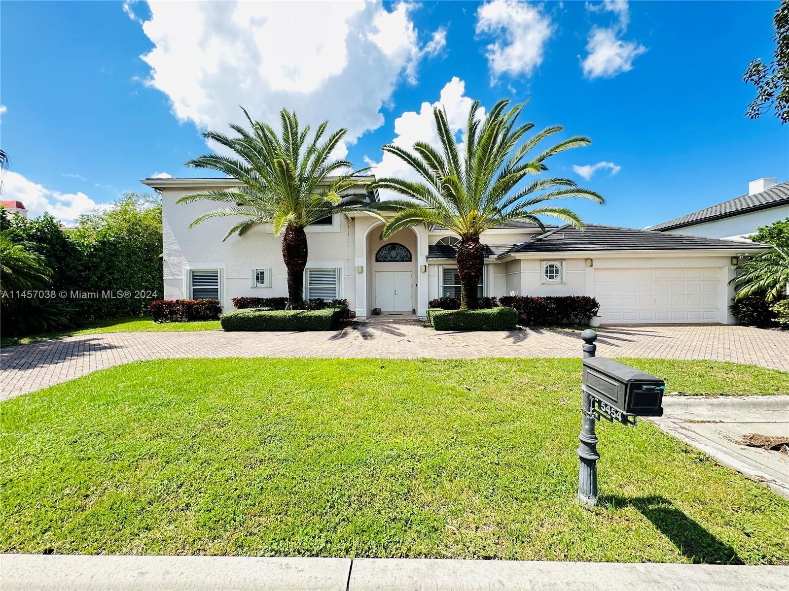 DORAL ESTATES - Residential