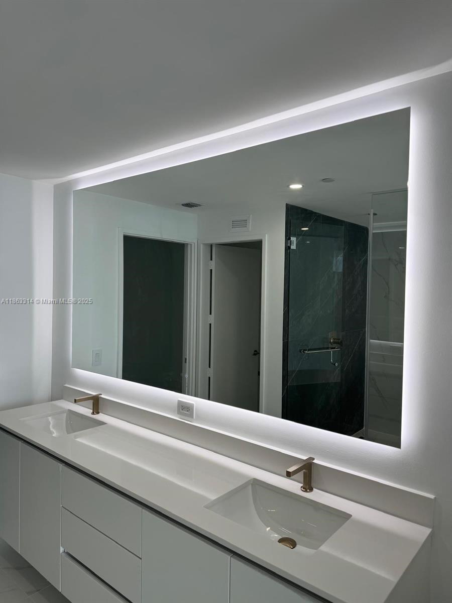 ARIA RESERVE - Residential