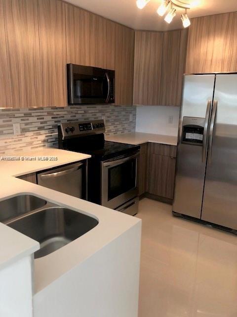 PROMENADE SHORES AT DORAL - Residential