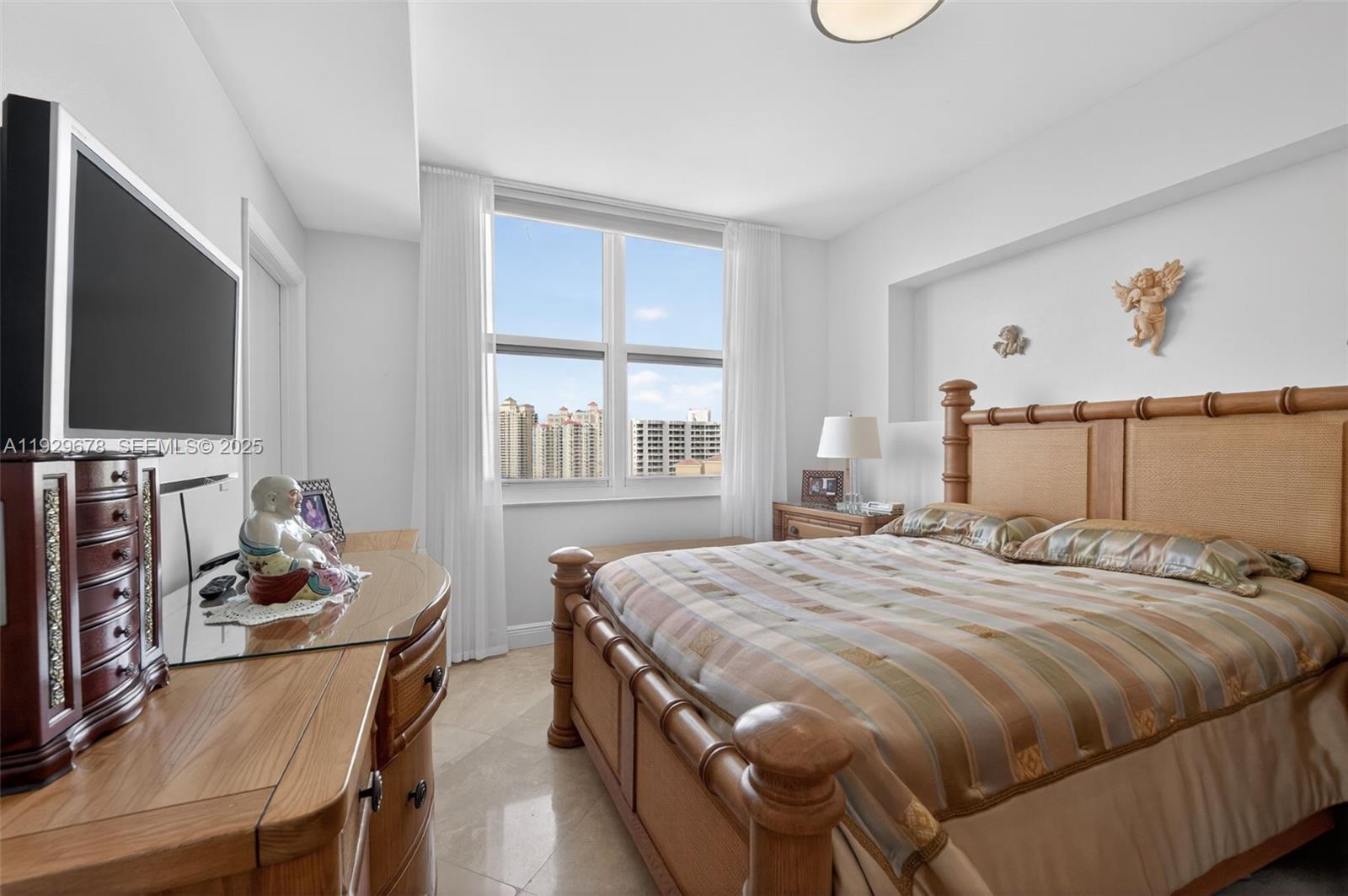 AVENTURA MARINA CONDO NUM - Residential