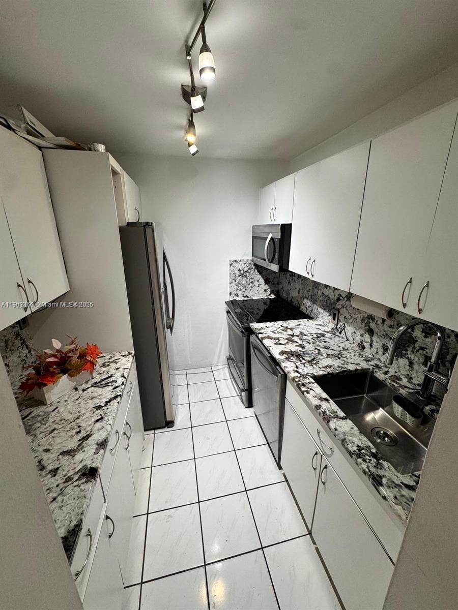 THE TERRACES CONDO PH II - Residential Lease